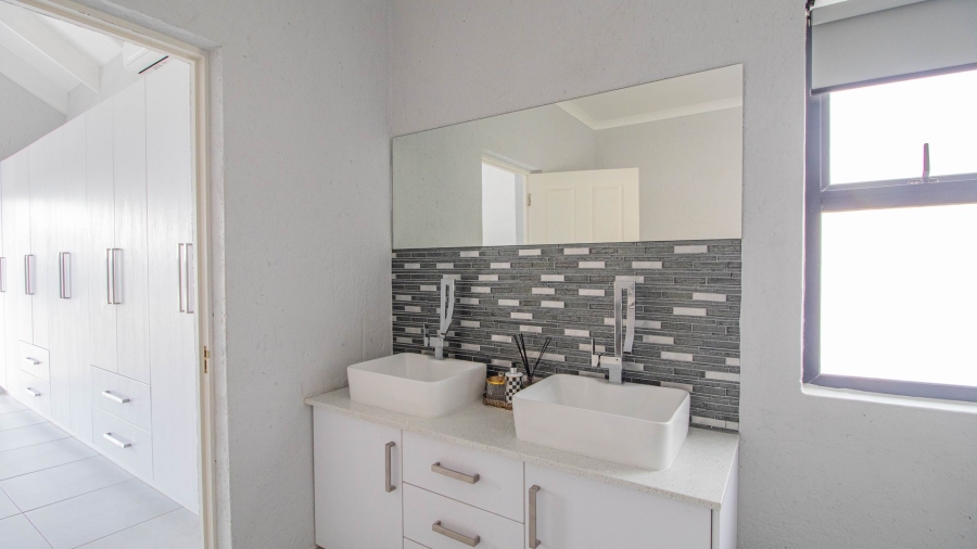 3 Bedroom Property for Sale in Da Gama Bay Western Cape